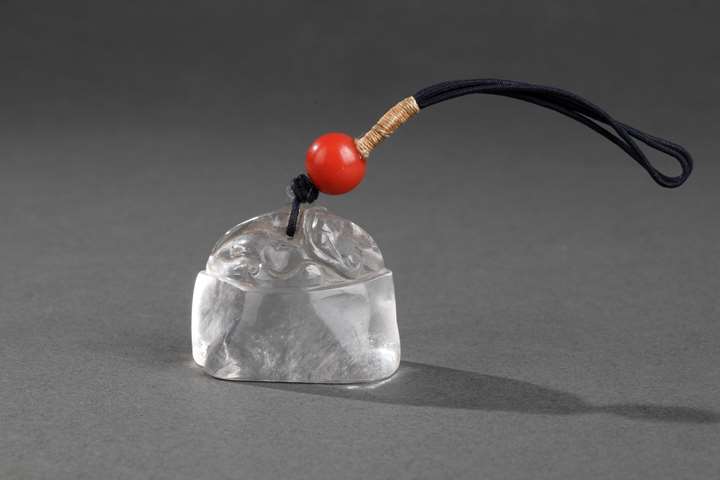 Rare  rock crystal pendant with sculpted a qilong